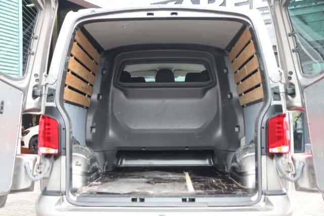 Volkswagen Transporter (2023) thumbnail 4