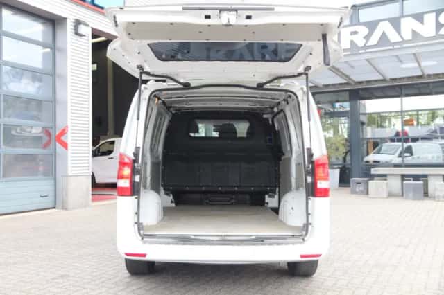 Mercedes-Benz Vito (2015) thumbnail 3