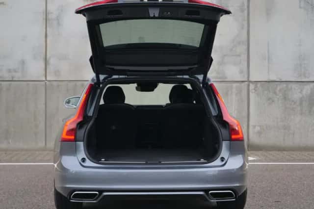 Volvo V90 (2018) thumbnail 3