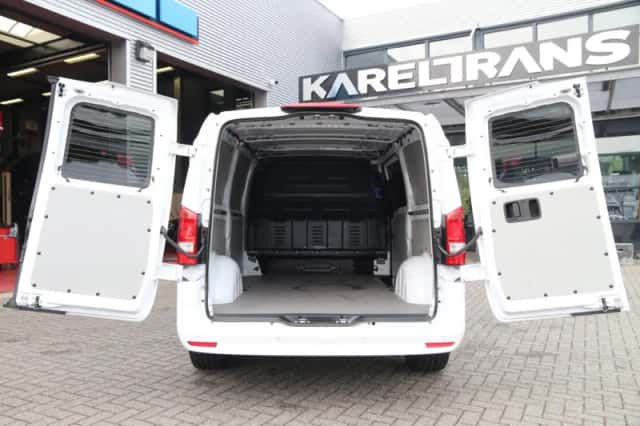 Mercedes-Benz Vito (2024) thumbnail 3