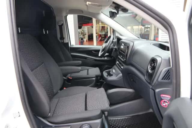 Mercedes-Benz Vito (2024) thumbnail 9