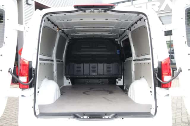 Mercedes-Benz Vito (2024) thumbnail 4