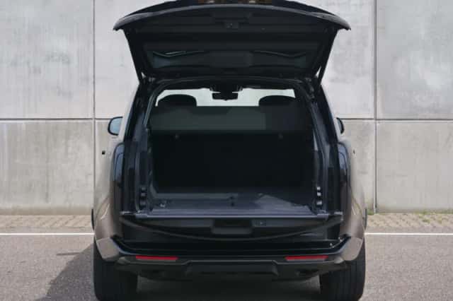 Land Rover Range Rover (2024) thumbnail 3