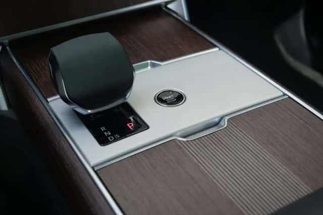 Land Rover Range Rover (2024) thumbnail 10