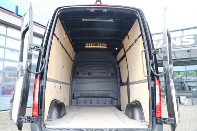 Mercedes-Benz Sprinter (2021) thumbnail 4