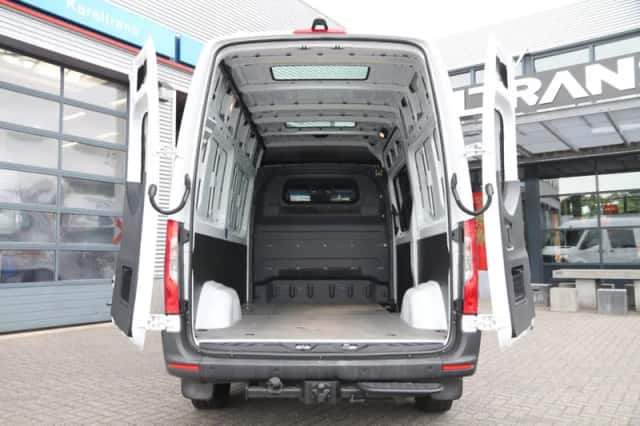 Mercedes-Benz Sprinter (2019) thumbnail 3