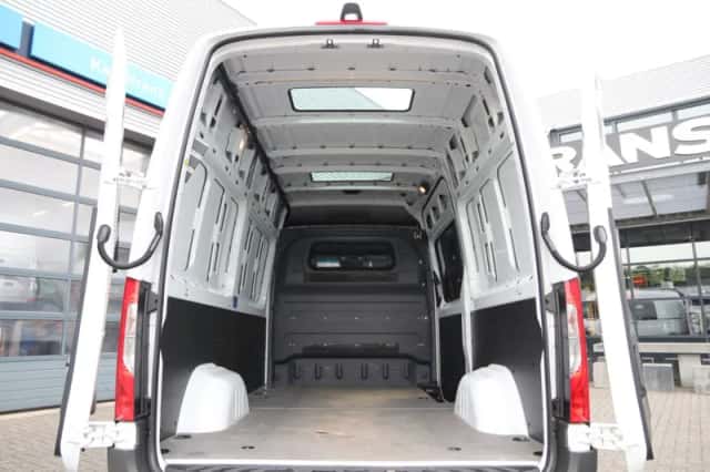 Mercedes-Benz Sprinter (2019) thumbnail 4