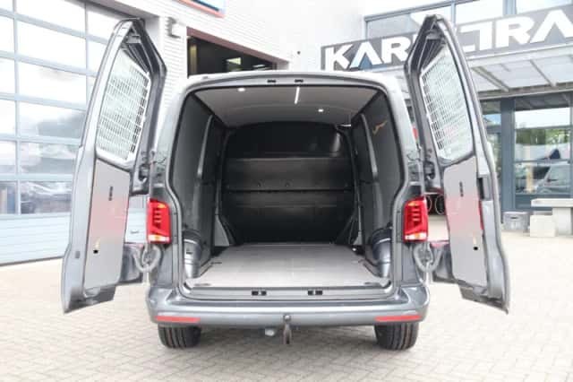 Volkswagen Transporter (2022) thumbnail 3