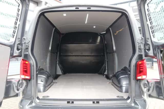 Volkswagen Transporter (2022) thumbnail 4