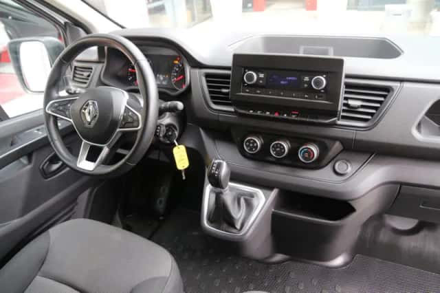 Renault Trafic (2022) thumbnail 5