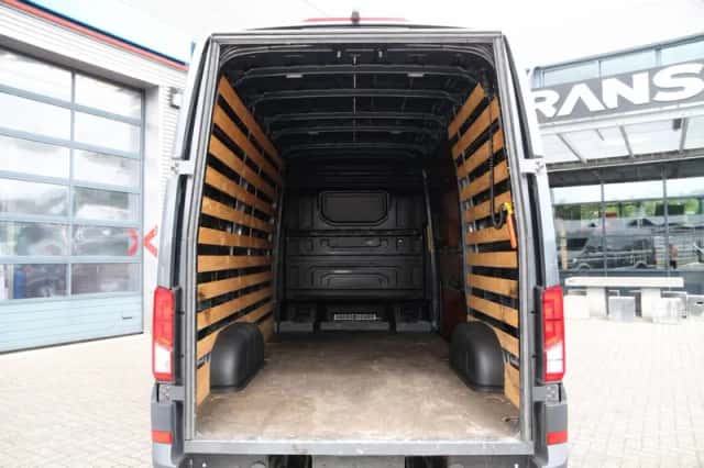 Volkswagen Crafter (2019) thumbnail 4