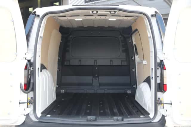 Volkswagen Caddy (2023) thumbnail 4