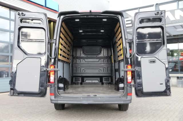 Volkswagen Crafter (2024) thumbnail 3
