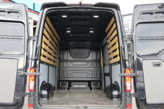 Volkswagen Crafter (2024) thumbnail 4