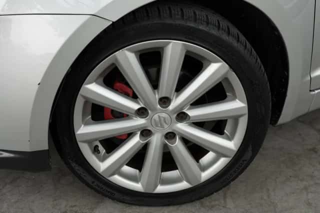 Suzuki Swift (2010) thumbnail 3