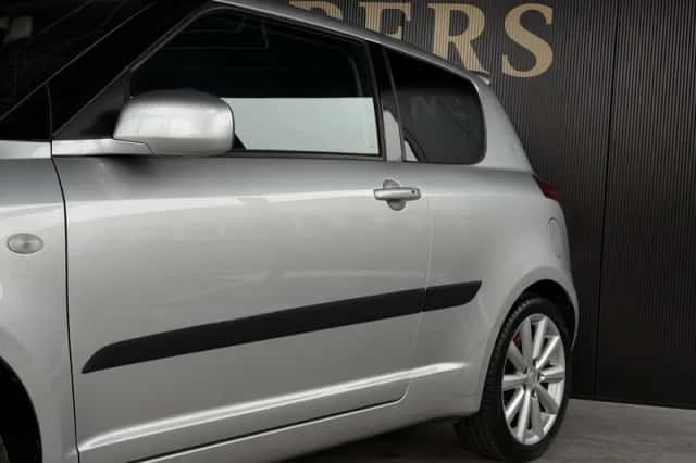 Suzuki Swift (2010) thumbnail 4