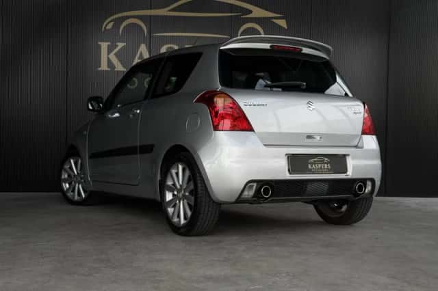 Suzuki Swift (2010) thumbnail 6