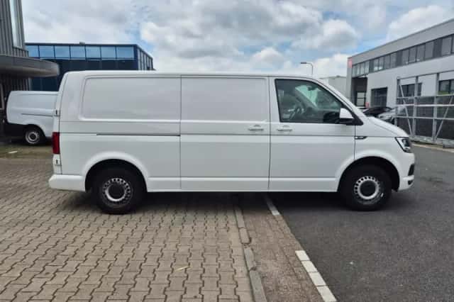 Volkswagen Transporter (2018) thumbnail 6