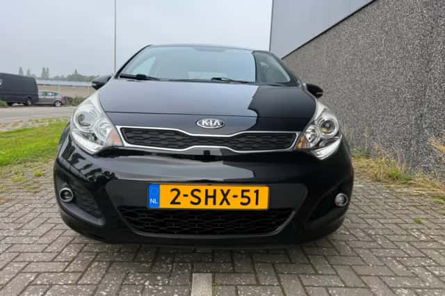 Kia Rio (2014) thumbnail 3