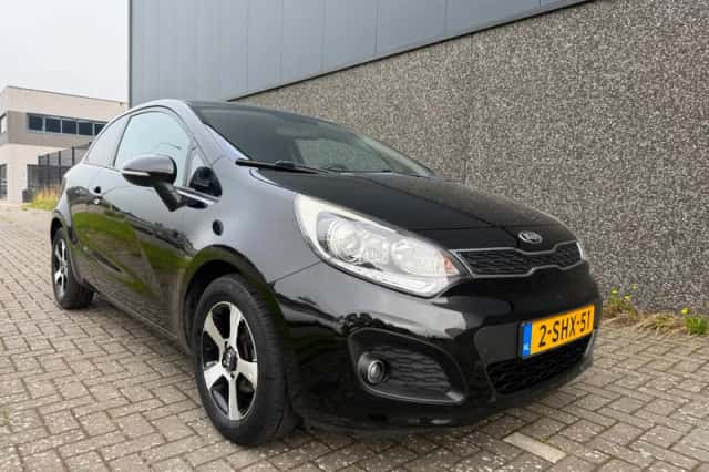 Kia Rio (2014) thumbnail 4