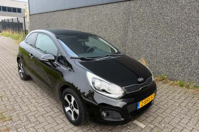 Kia Rio (2014) thumbnail 5