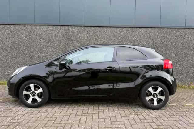 Kia Rio (2014) thumbnail 6
