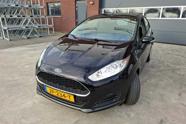 Ford Fiesta (2016) thumbnail 2