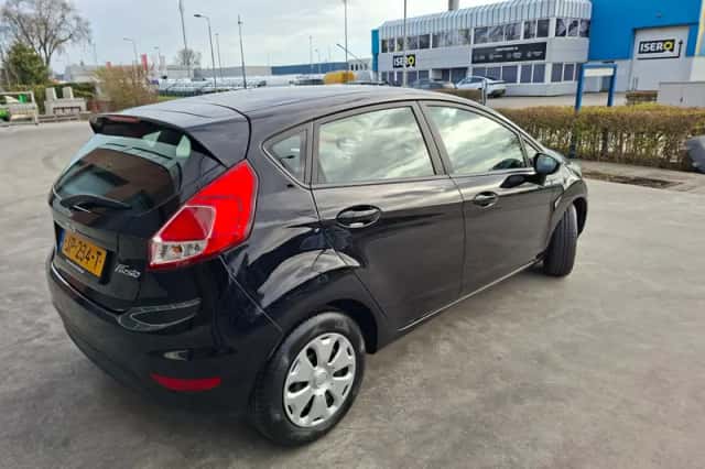 Ford Fiesta (2016) thumbnail 4