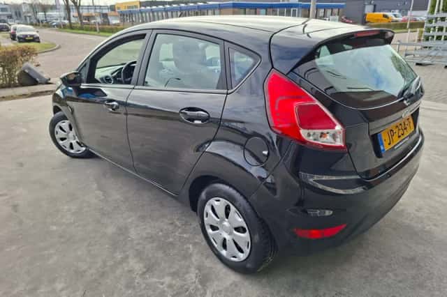 Ford Fiesta (2016) thumbnail 6
