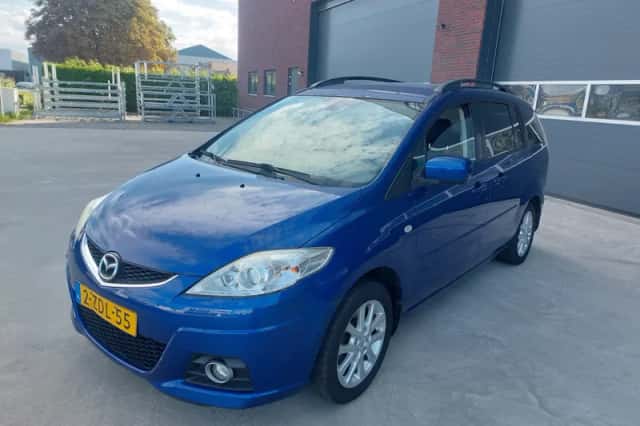 Mazda 5 (2009) thumbnail 3