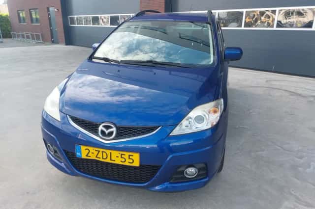 Mazda 5 (2009) thumbnail 4