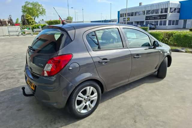 Opel Corsa (2011) thumbnail 6