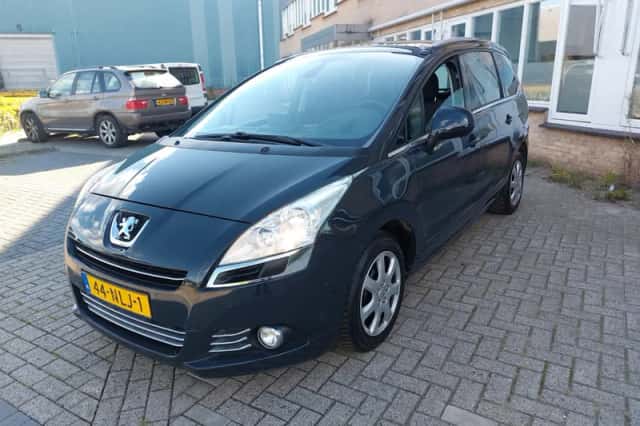 Peugeot 5008 (2010) thumbnail 1