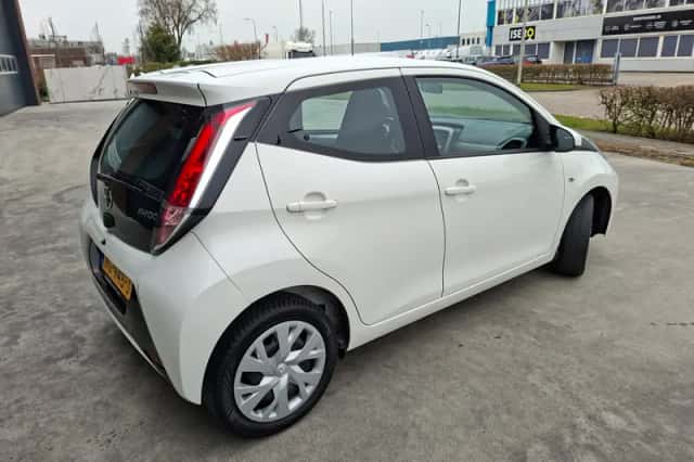 Toyota Aygo (2017) thumbnail 4