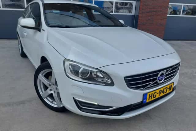 Volvo V60 (2015) thumbnail 2