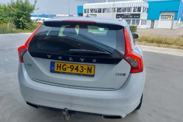 Volvo V60 (2015) thumbnail 4