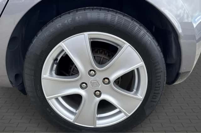 Renault Clio (2014) thumbnail 3