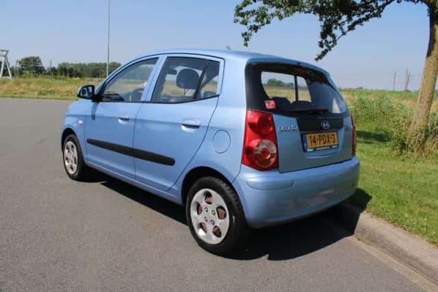 Kia Picanto (2011) thumbnail 3