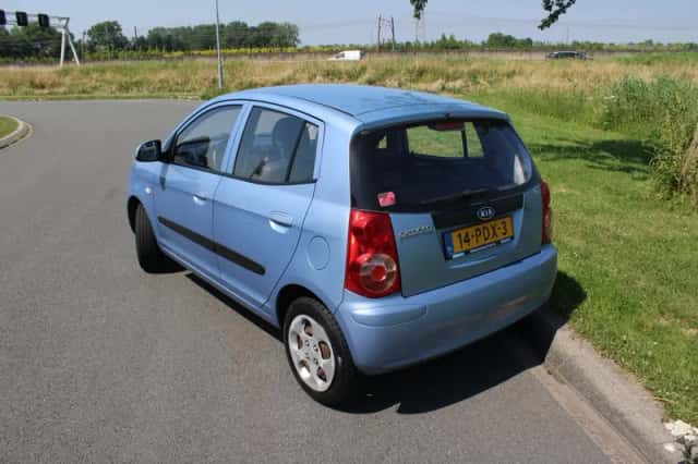 Kia Picanto (2011) thumbnail 6