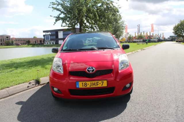 Toyota Yaris (2009) thumbnail 4