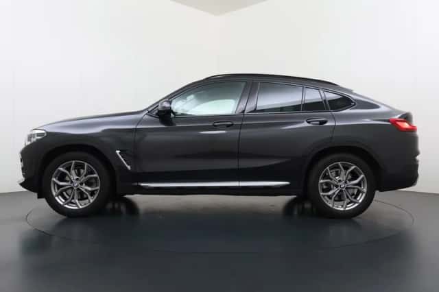 BMW X4 (2021) thumbnail 2