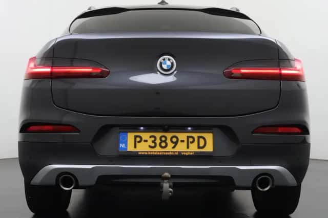 BMW X4 (2021) thumbnail 4