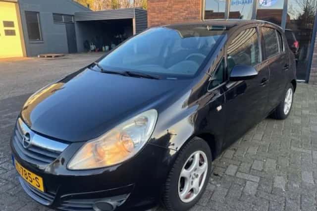 Opel Corsa (2011) thumbnail 1