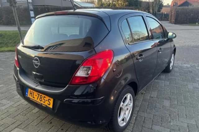 Opel Corsa (2011) thumbnail 3