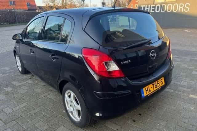 Opel Corsa (2011) thumbnail 4