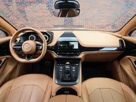 Aston Martin DBX (2025) thumbnail 4
