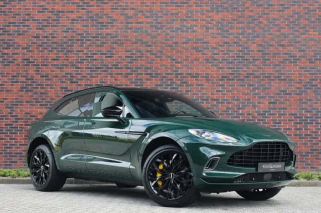 Aston Martin DBX (2021) thumbnail 1