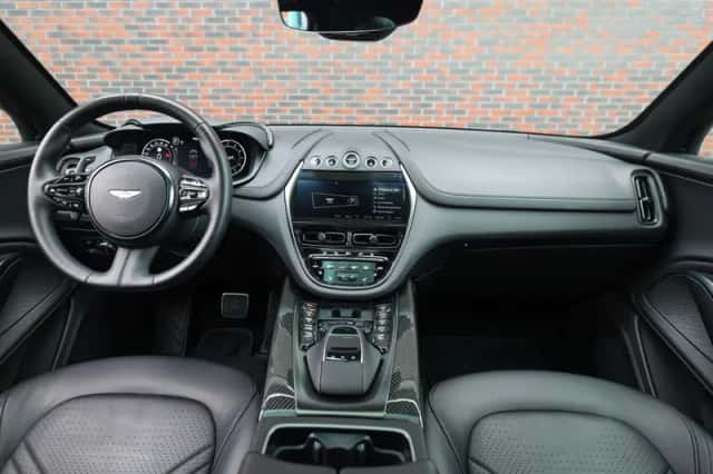 Aston Martin DBX (2021) thumbnail 4