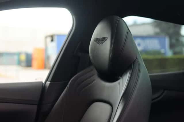 Aston Martin DBX (2021) thumbnail 5