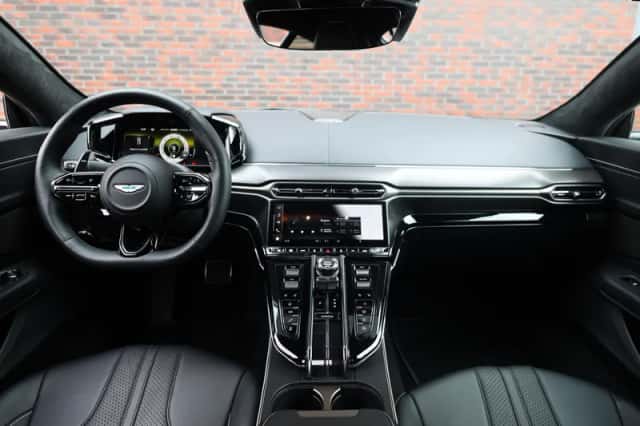 Aston Martin Vantage (2025) thumbnail 4